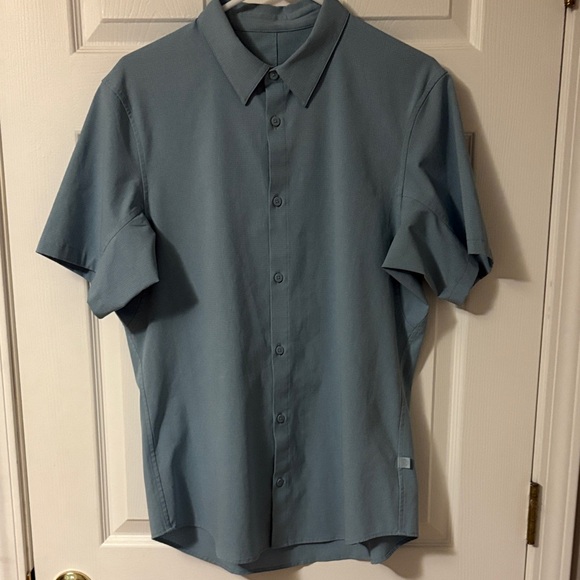 Men's Lululemon Airing Easy Short Sleeve Shirt - Picture 1 of 4